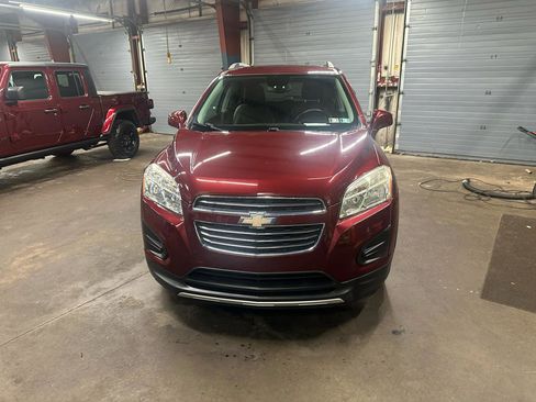 Used 2016 Chevrolet Trax LT w/ LT Sun and Sound Package AWD/4WD image 2