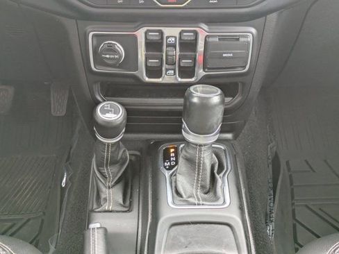 Used 2020 Jeep Gladiator Overland image 17
