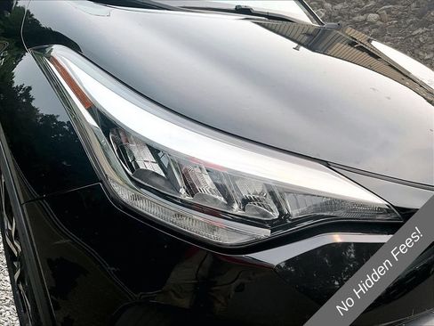 Used 2020 Toyota C-HR XLE FWD image 17