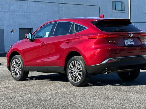 Used 2024 Toyota Venza Limited image 6