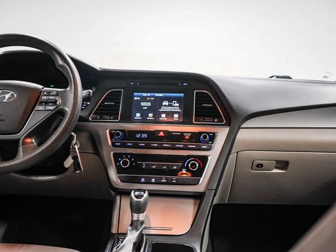 Used 2017 Hyundai Sonata SE image 12