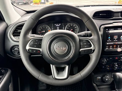 Used 2023 Jeep Renegade Latitude AWD/4WD image 19