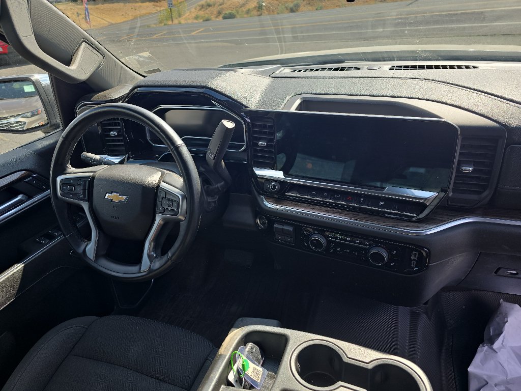 Used 2025 Chevrolet Silverado 1500 LT AWD/4WD image 6