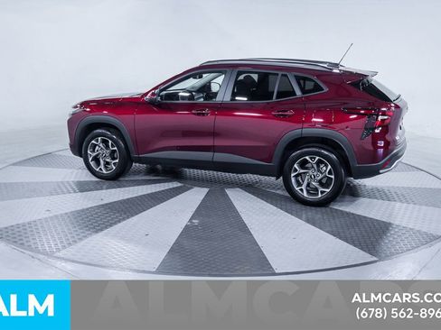 Used 2025 Chevrolet Trax LT w/ LT Convenience Package FWD image 5