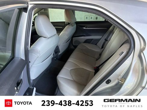 Used 2019 Toyota Camry SE w/ Convenience Package FWD image 12