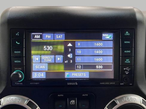 Used 2016 Jeep Wrangler Unlimited Sahara w/ Connectivity Group AWD/4WD image 45