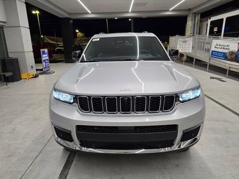 New 2025 Jeep Grand Cherokee L Limited w/ Luxury Tech Group II AWD/4WD image 8