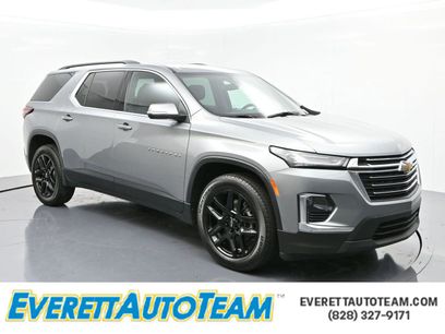 Used 2023 Chevrolet Traverse LT