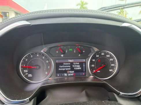 Used 2025 Chevrolet Blazer LT FWD image 3