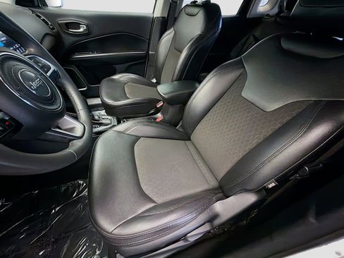 Used 2021 Jeep Compass Latitude FWD image 11
