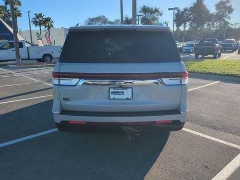 Certified 2024 Lincoln Navigator L Reserve image 5