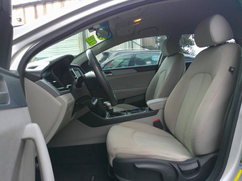 Used 2018 Hyundai Sonata SE w/ Cargo Package FWD image 12