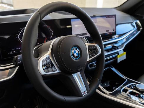 New 2026 BMW X5 xDrive50e image 17