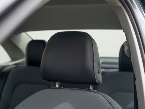 Used 2025 Volkswagen Jetta SE w/ Sunroof Package FWD image 18