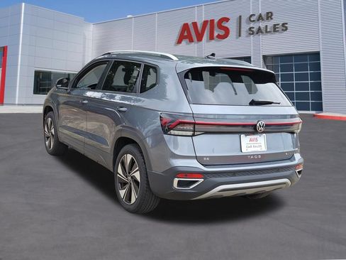 Used 2025 Volkswagen Taos SE AWD/4WD image 3
