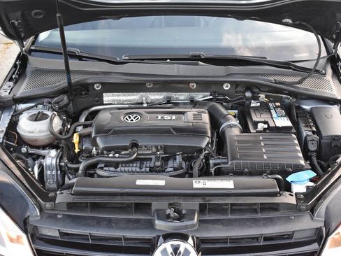 Used 2017 Volkswagen Golf S image 32