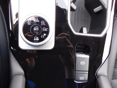 New 2026 Mitsubishi Outlander SE image 24