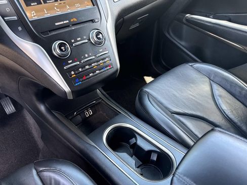 Used 2019 Lincoln MKC Reserve FWD image 25