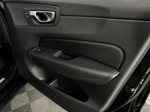 Used 2025 Volvo XC60 B5 Plus image 34