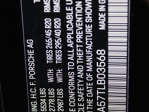 Certified 2026 Porsche Macan AWD/4WD image 31