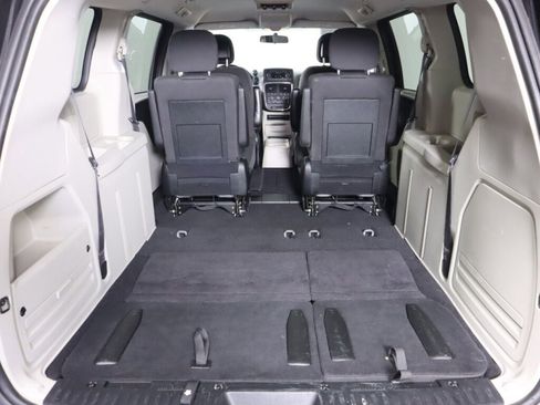 Used 2017 Dodge Grand Caravan SE FWD image 26