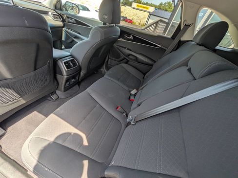 Used 2019 Kia Sorento AWD V6 image 25
