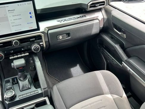 Used 2025 Toyota Tacoma TRD Sport AWD/4WD image 59