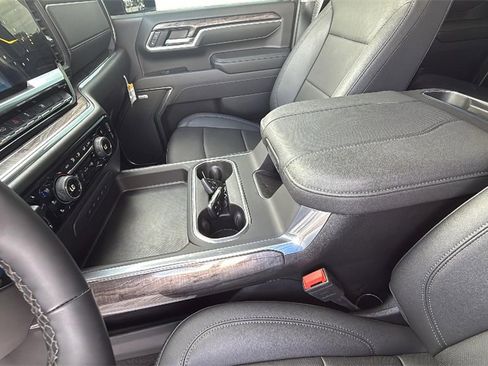 Used 2025 Chevrolet Silverado 2500 LTZ w/ LTZ Premium Package image 39