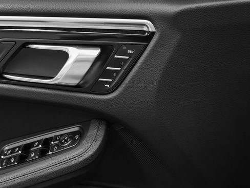 Certified 2022 Porsche Macan AWD/4WD image 27