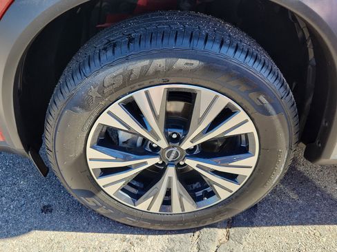 Used 2023 Nissan Rogue SV image 16