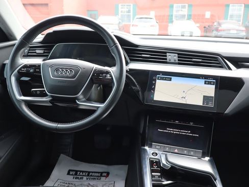 Used 2021 Audi e-tron Premium w/ Convenience Plus Package image 12