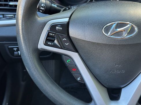 Used 2012 Hyundai Veloster FWD image 19