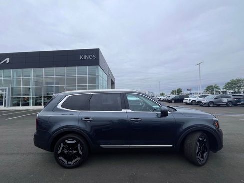 Used 2024 Kia Telluride EX w/ EX Captain's Chair Package AWD/4WD image 2