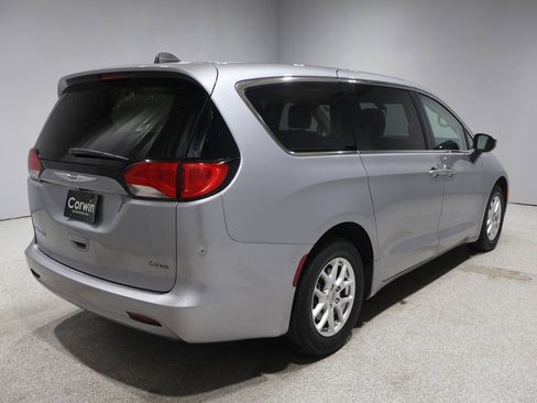 Used 2021 Chrysler Voyager LX image 2
