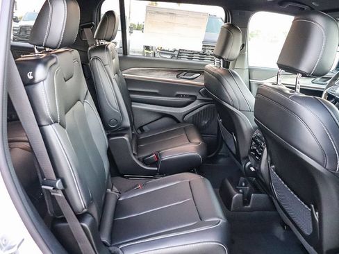New 2026 Jeep Grand Cherokee L Limited RWD image 19