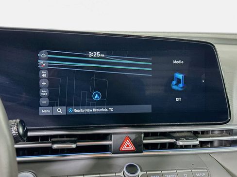 Used 2025 Hyundai Elantra SEL FWD image 21