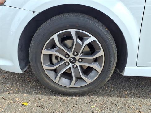 Used 2018 Chevrolet Sonic LT w/ Convenience Package image 9