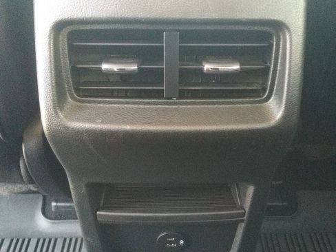 Used 2021 Ford Edge SEL image 11