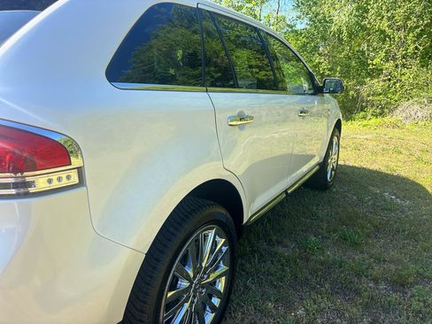 Used 2013 Lincoln MKX FWD image 8