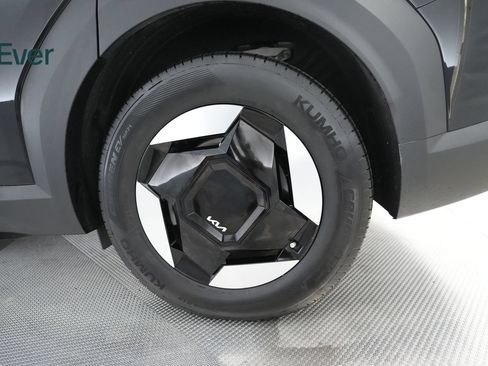 Used 2024 Kia EV9 Light Long Range RWD image 21