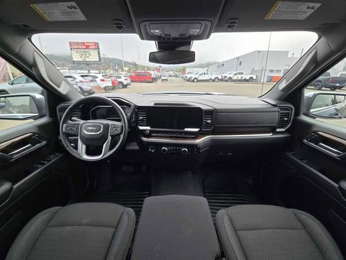 Used 2024 GMC Sierra 1500 SLE image 16