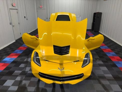 Used 2015 Chevrolet Corvette Stingray Coupe RWD image 11