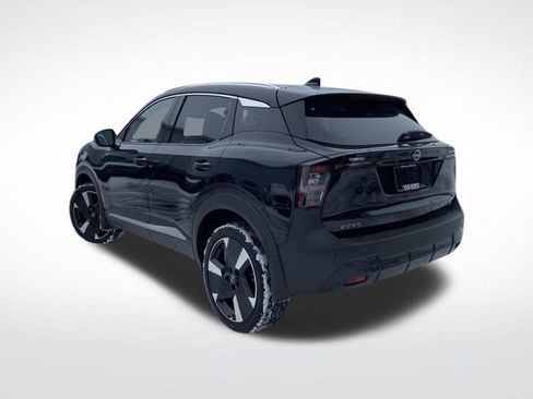 Certified 2025 Nissan Kicks SR image 3