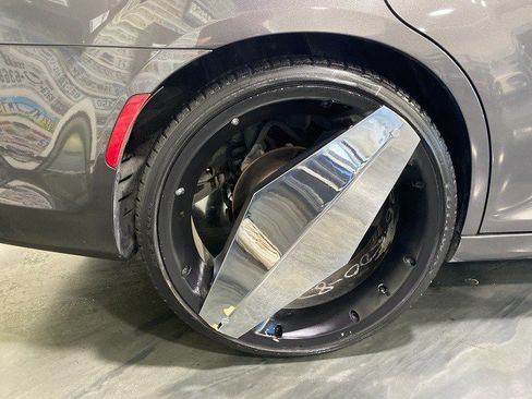 Used 2022 Chrysler 300 Touring L w/ Popular Equipment Group RWD image 8