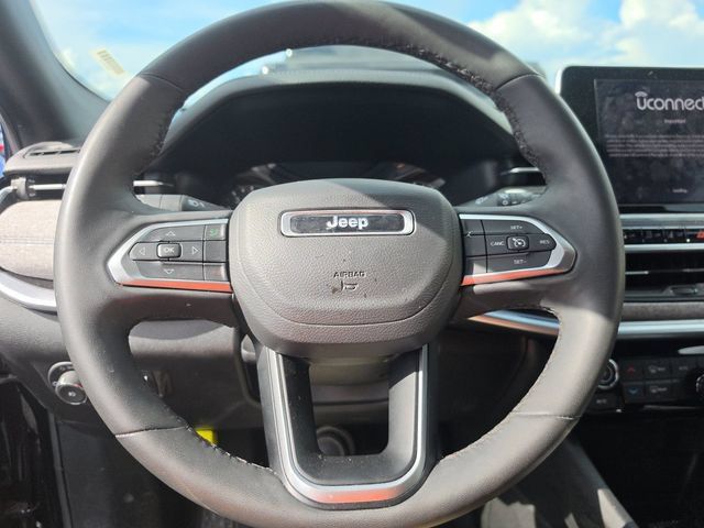 Used 2025 Jeep Compass Latitude w/ Sun & Sound Group AWD/4WD image 8