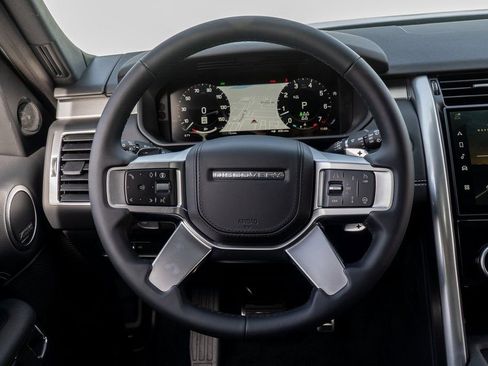 Used 2025 Land Rover Discovery Dynamic SE image 13