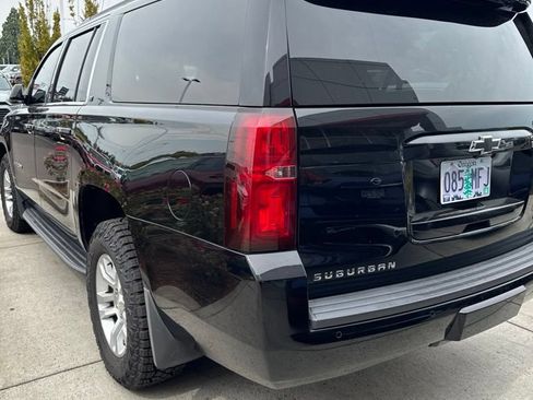 Used 2018 Chevrolet Suburban LT w/ Luxury Package AWD/4WD image 6