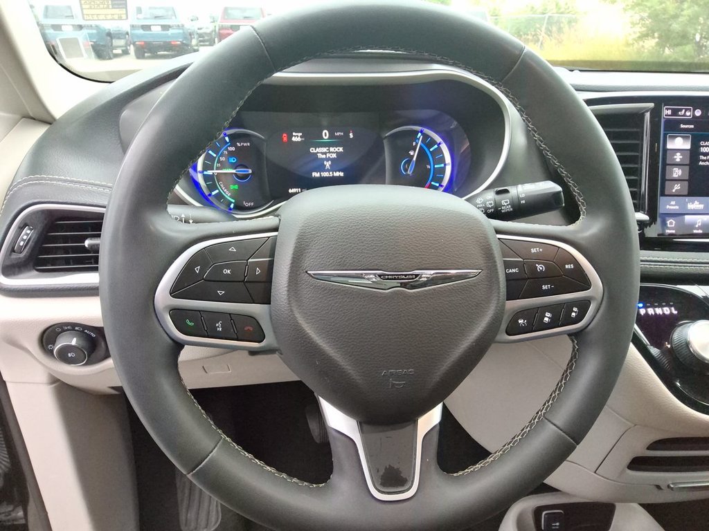 Used 2024 Chrysler Pacifica Limited FWD image 13