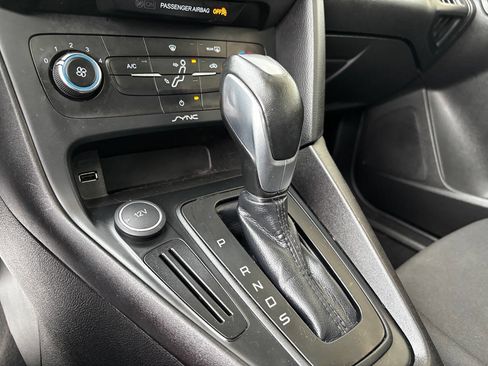 Used 2015 Ford Focus SE w/ SE Sport Package image 32