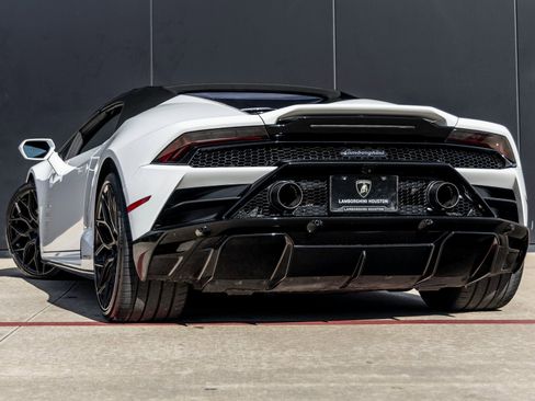 Used 2020 Lamborghini Huracan EVO image 6